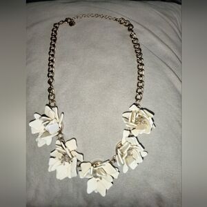 Plunder Ivory Colored Shell Flower Necklace